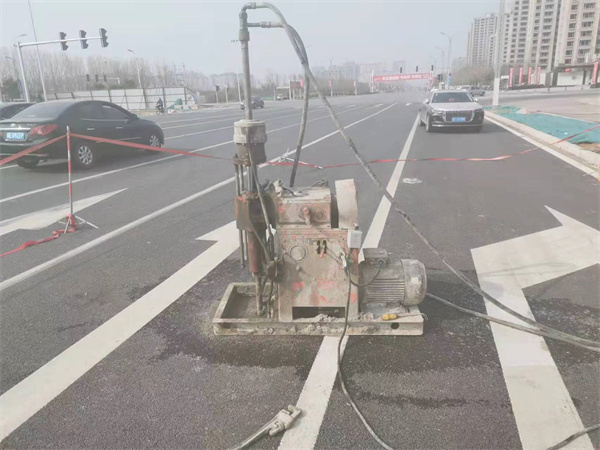景洪公路路面下沉沉降开裂注浆加固施工